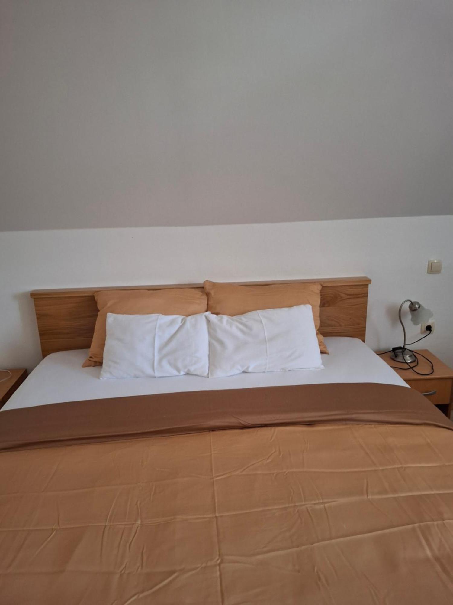 House Izvor Hotel Jezerce Kültér fotó